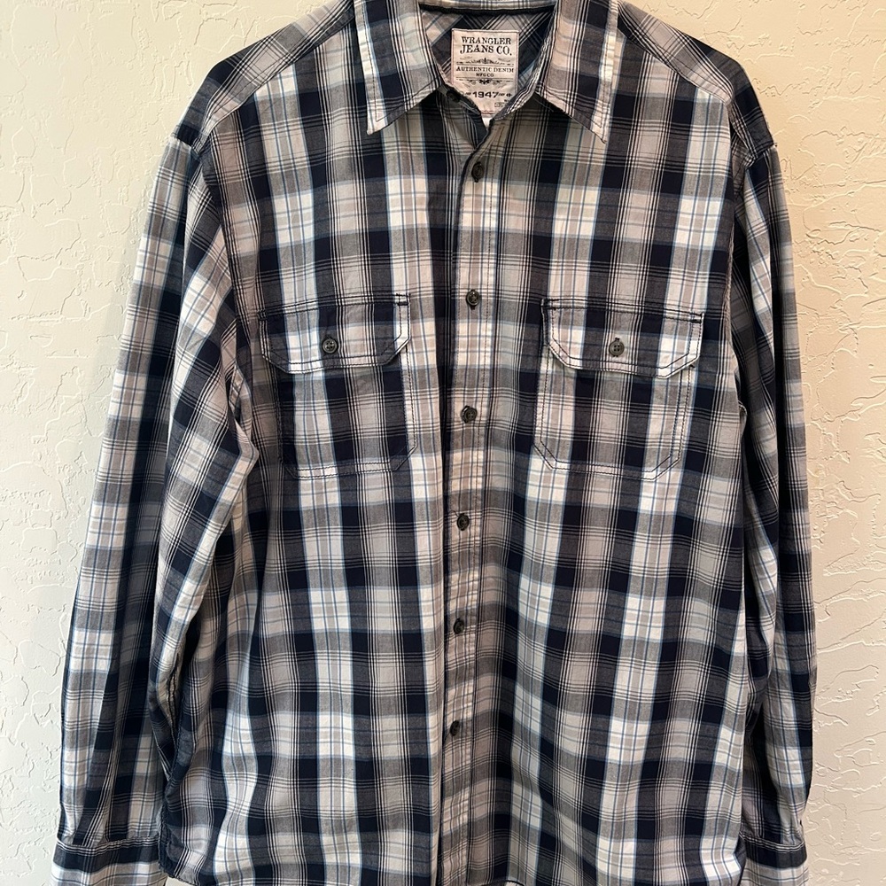 Wrangler Black and White Plaid Button-Up Shirt